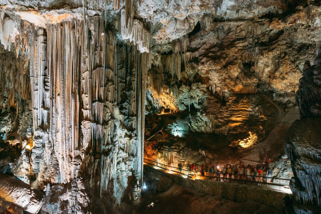 Vista del interior de la Cueva de Nerja