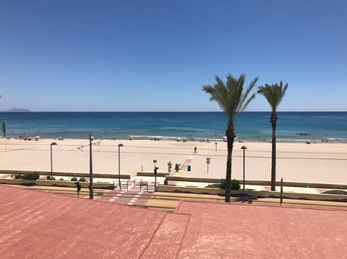 Paseo marítimo y playa de Muchavista en El Campello.