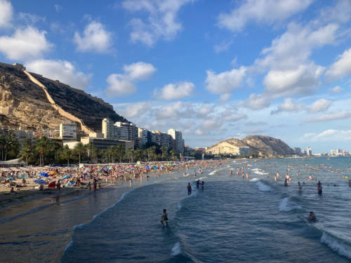 Vista de la playa de El Postiguet, en Alicante